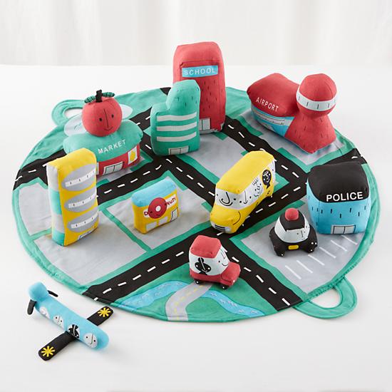 plushville-on-the-go-play-set